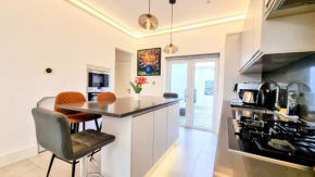 Surbiton Luxury Garden House 19 Surbiton